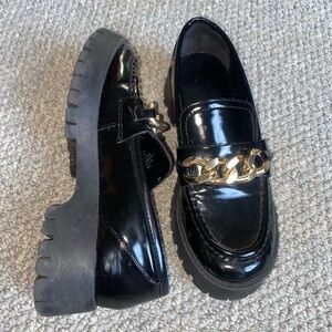 Guess Black Loafers 1.5” Platform with Chain Sz 7.5